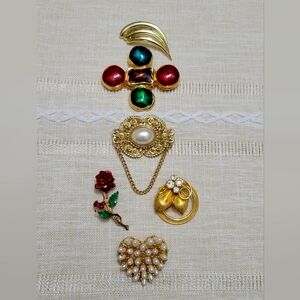 Lot of 6 retro/vintage brooches